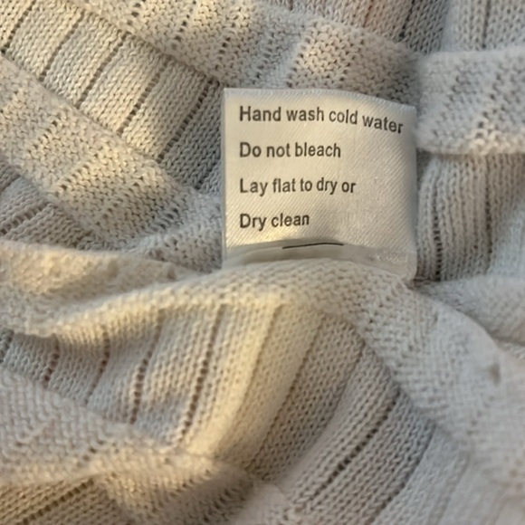 Belldini white sweater. Shorter in the back and longer in front. Size XL - Picture 7 of 7